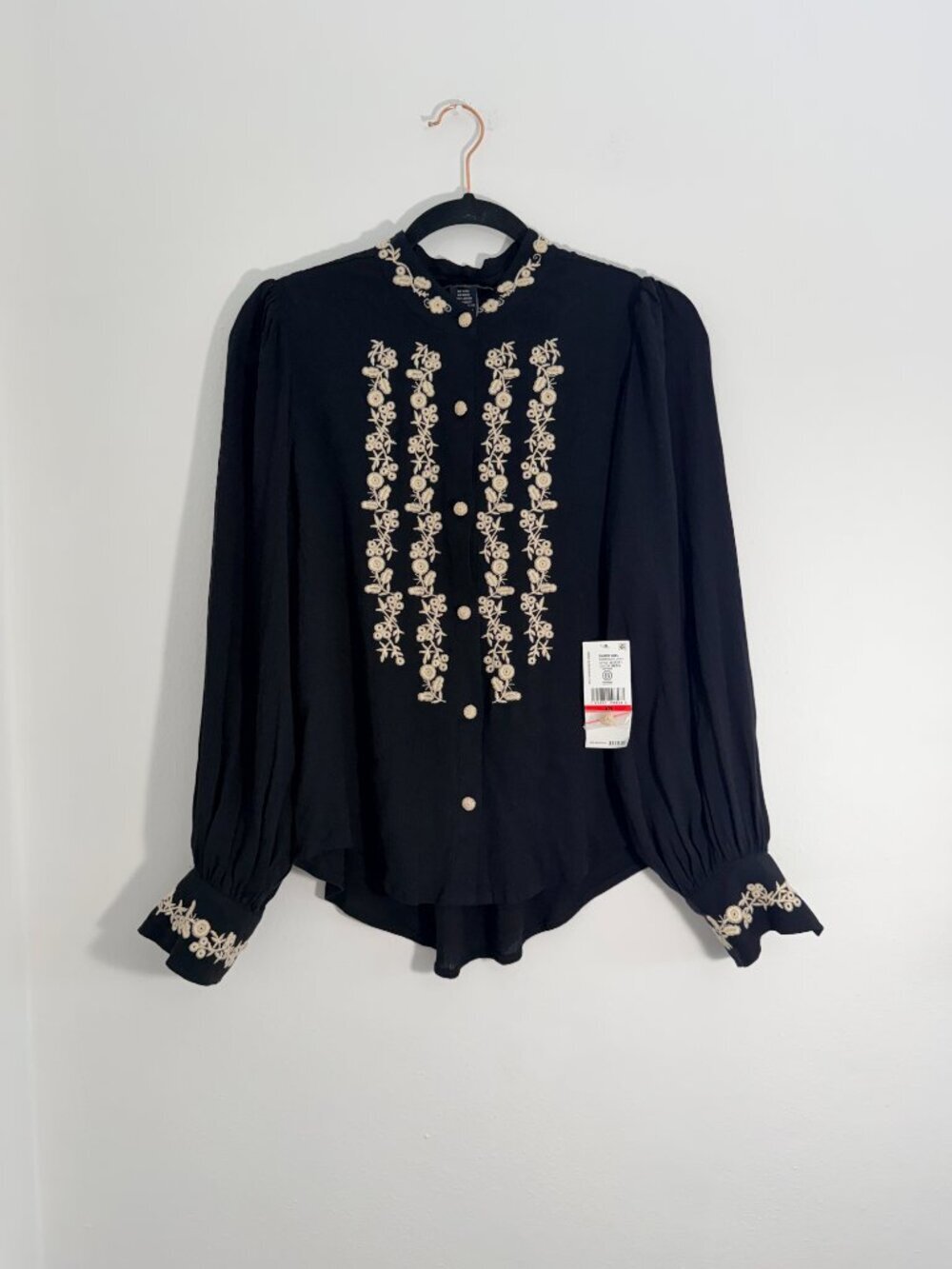 NWT Karen Kane Black Embroidered Boho Blouse XS Floral Embroidery Long Sleeve - Picture 2 of 5